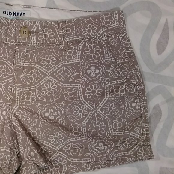 Old Navy  short size 4 - Picture 3 of 8